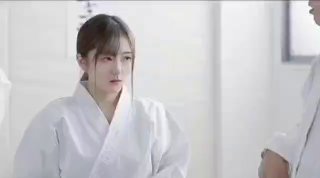 短发漂亮美女穿着女仆装黑丝椅子上塞着肛塞 假屌爆菊花自摸喷水